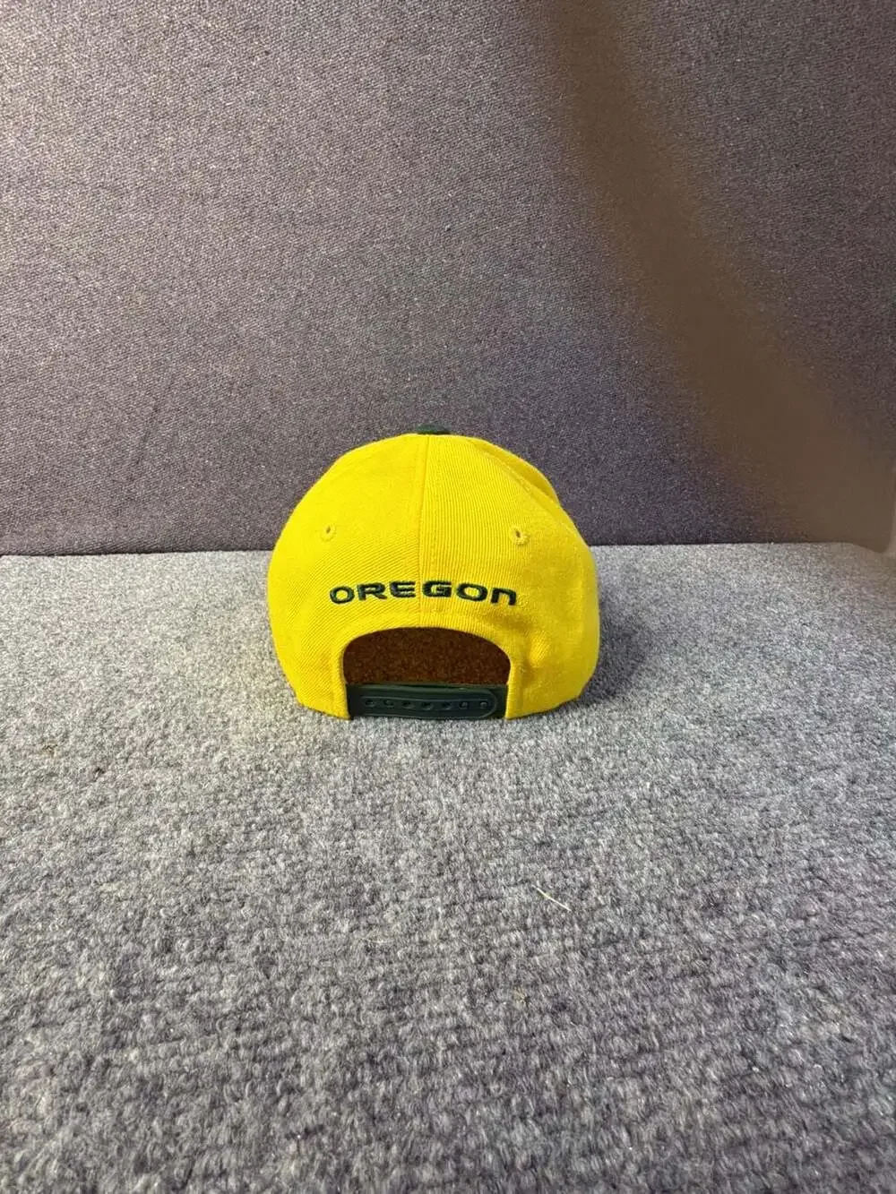 Top of the World Oregon Ducks Youth Snapback Hat Duck Foot Logo Green Yellow